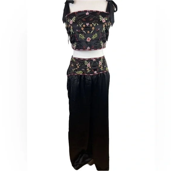 Free People Ensemble Petra Black Satin Pant Crop Top Set Embroidered Size 8 NWOT